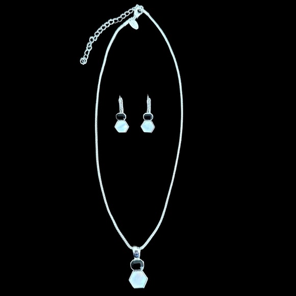 Elegant LIA SOPHIA Silver, Onyx, Opal Necklace and Earring Set - NWOT - Picture 1 of 6